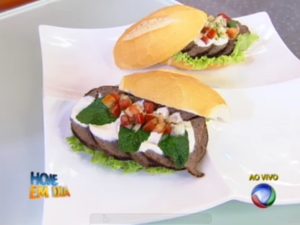 Edu Guedes ensina receita de <br> churrasco grego caseiro